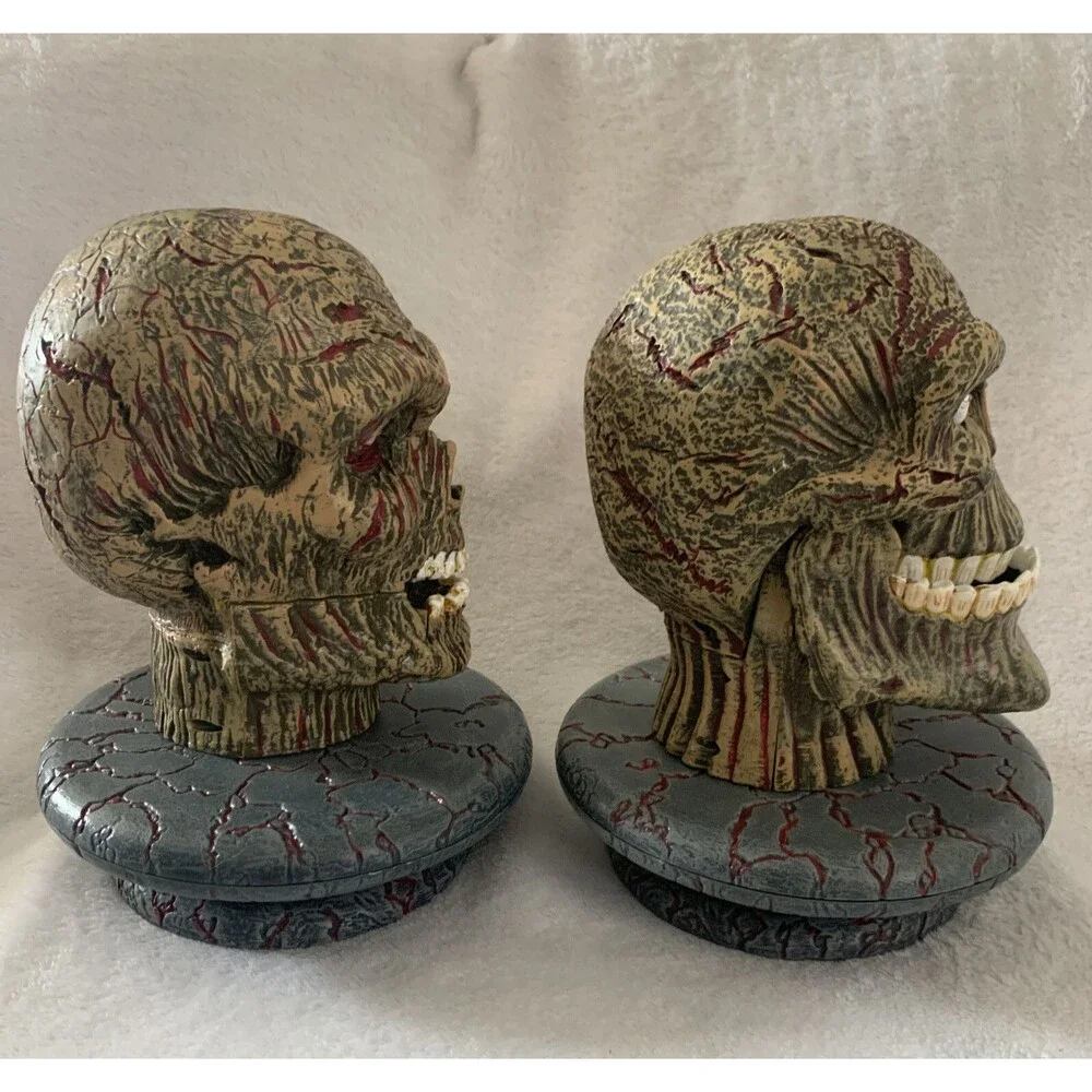 THE ROTTEN HEADS 2‎ MOTION ACTIVATED ROTTEN HEADS ZOMBIE HALLOWEEN Read